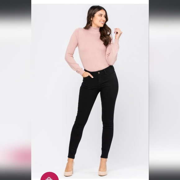 Judy Blue Mid-Rise Non Distressed Black Skinny Jeans - Picture 4 of 13